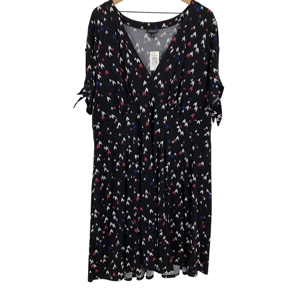 Torrid Womens Skater Dress Size 3X Black Chevron Split Sleeve Tie V-Neck Stretch